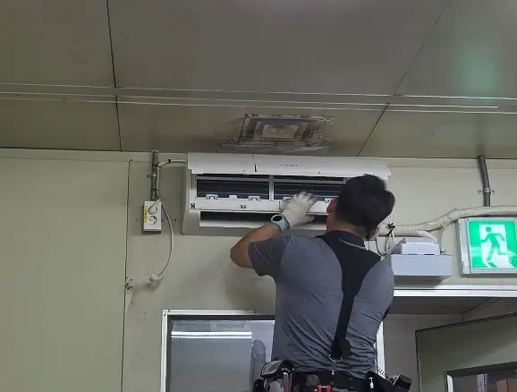 에어컨 청소 업체 선정 꿀팁과 셀프 청소 방법 에어컨 청소 업체 선정 꿀팁과 셀프 청소 방법